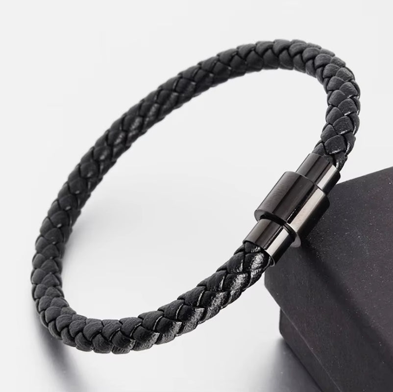 Classic Multilayer Leather Bracelet Men Hand Jewelry Gift Handsome Business Bracelet with Metal Magnetic Clasp